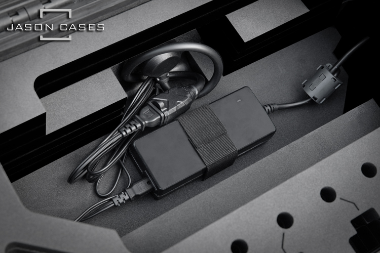 Icom F7040 and Batteries with Socket case Icom F7040 and Batteries with Socket case